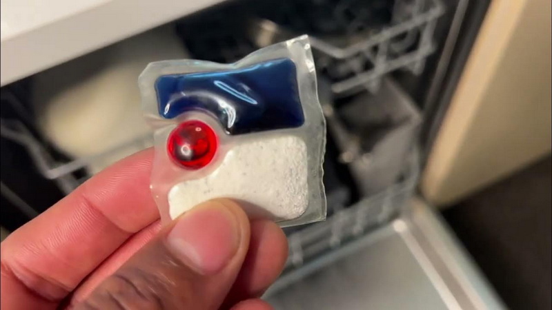 Come utilizzare le capsule di detersivo per lavastoviglie Finish?