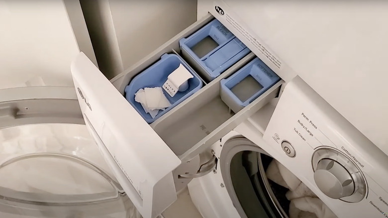Hoe gebruik ik wasmiddelbladen in de voorste lading wasmachine?