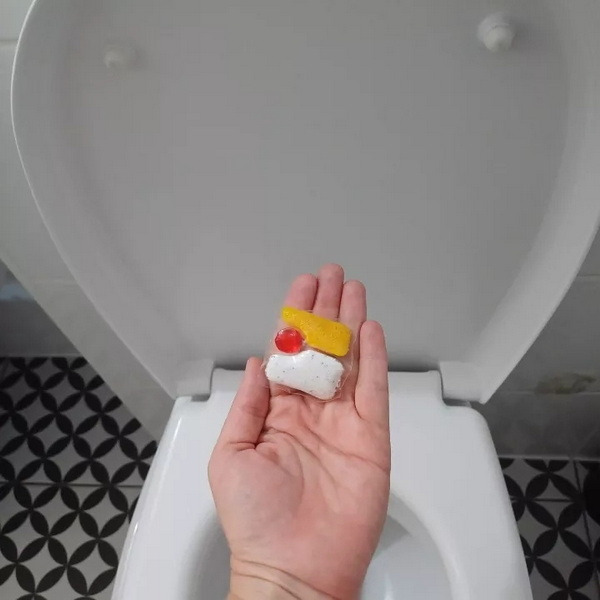 Bolehkah saya Meletakkan Pod Mesin Cuci Pinggan Dalam Tangki Tandas Saya?