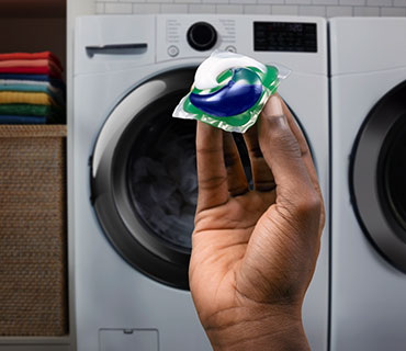 Dove inserire le cialde per la biancheria Tide?