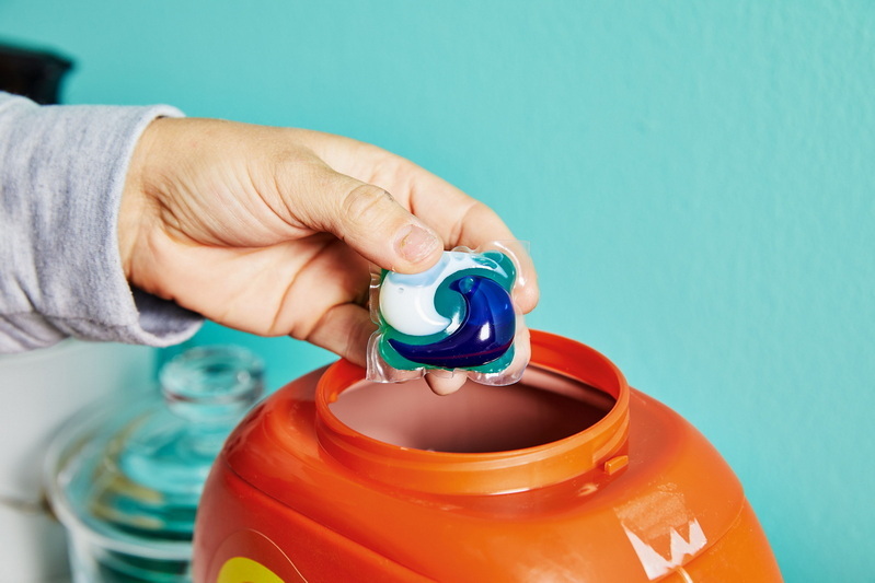 Devo semplicemente gettare il Tide Pod nella mia lavanderia?