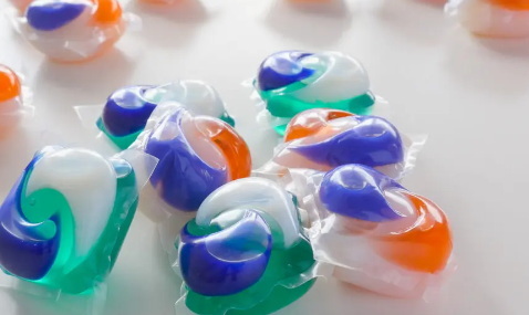 Le capsule del detersivo per bucato lasciano macchie sui vestiti?
