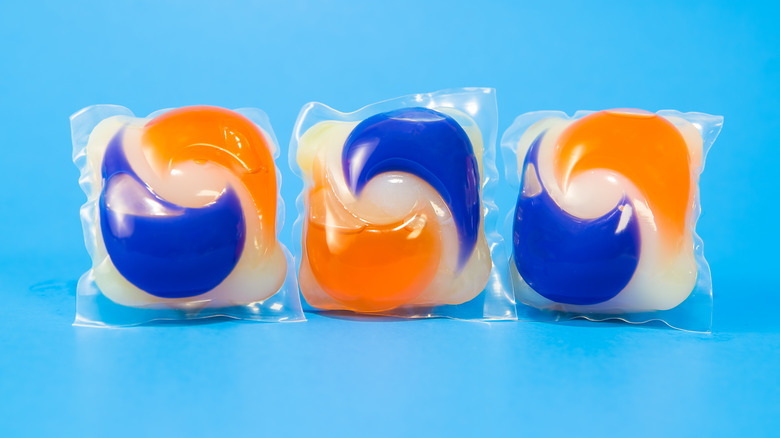 Le cestelli per lavastoviglie sono fatte di plastica?